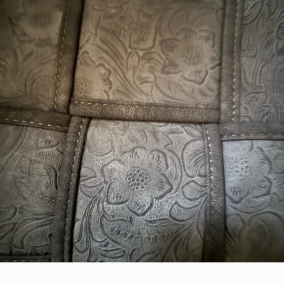 Wrangler Gray Floral Patterned Crossbody Bag NWT - Picture 5 of 7